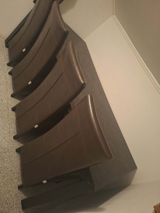 Vănd masă living cu sacune din pele!