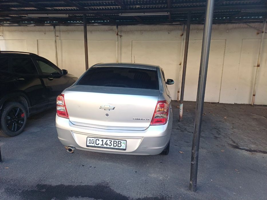 Кобальт 2015, не битая, чистая краска.