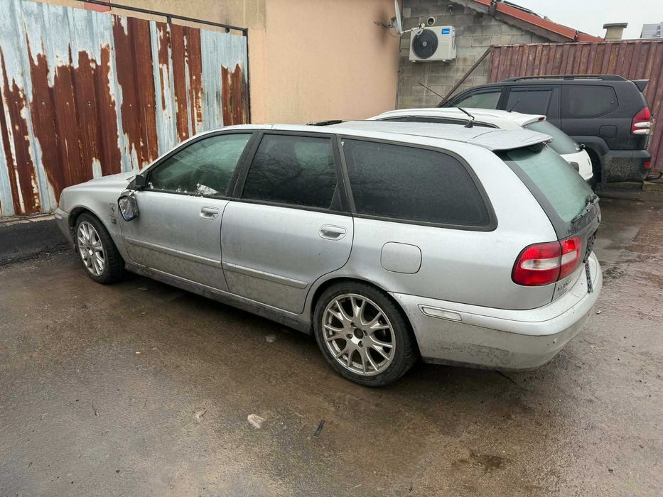 volvo v40 1.8 favelift на части волво в40 комби