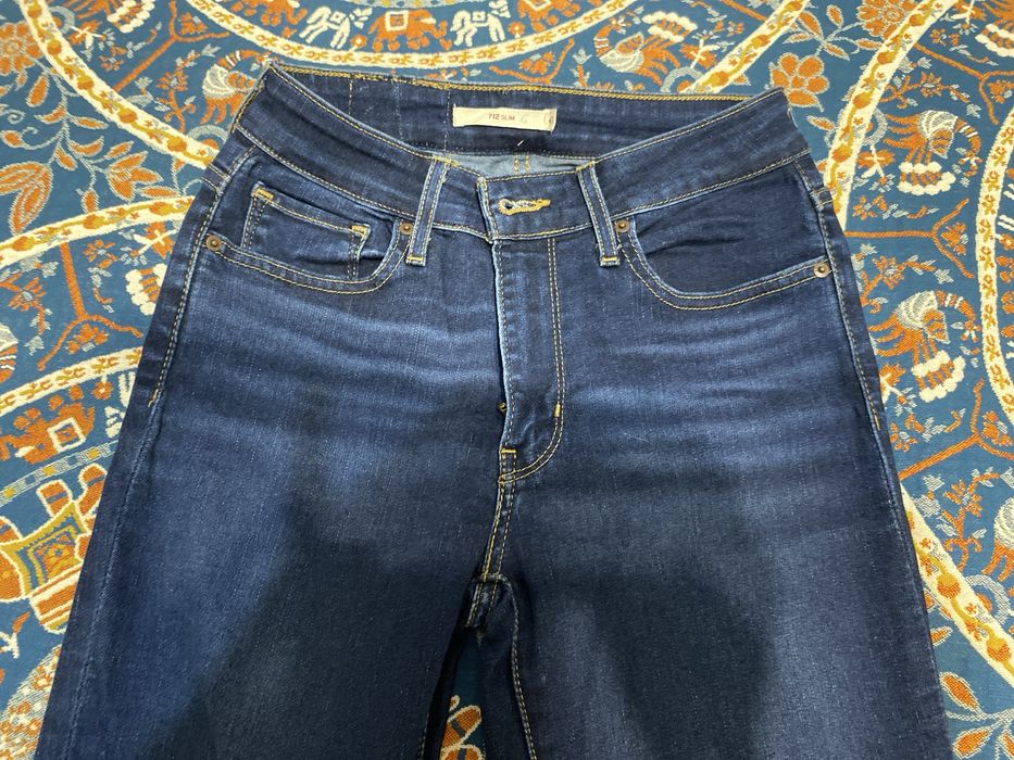 Джинсы levis.