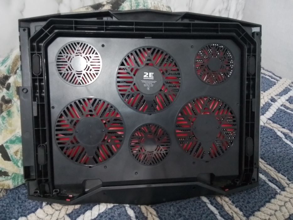 Продам охлаждающаю подставку 2E GAMING CPG-005