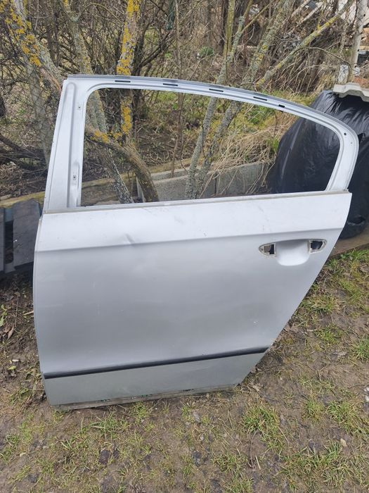 Ușă portieră stânga spate Vw Passat B6  sedane berlină LA7W