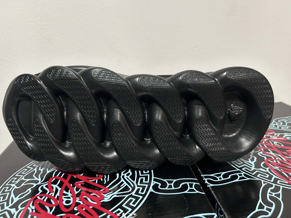 Versace Chain reaction