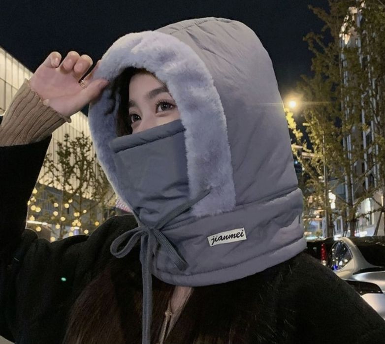 Женская зимняя шапочка