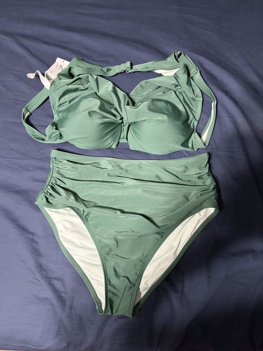 Costum de baie din doua piese Cupshe. L. Verde.