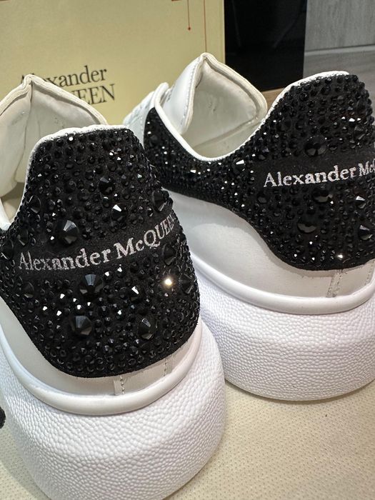 Adidasi Alexander M C Q U E E N Pietre