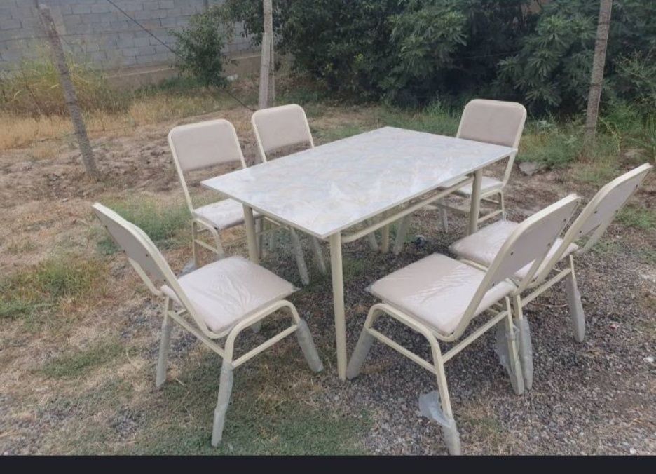 Mebel.  Oshxona uchun stol va stullar