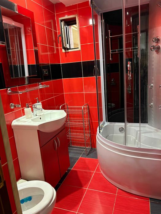 Inchiriez apartament 3 camere