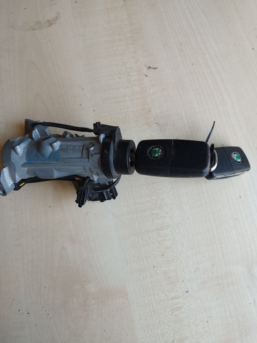 Contact Skoda cu 2 chei