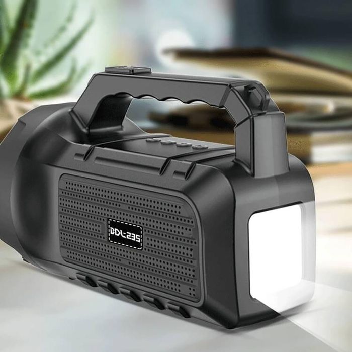 Мощен фенер с радио и соларен панел