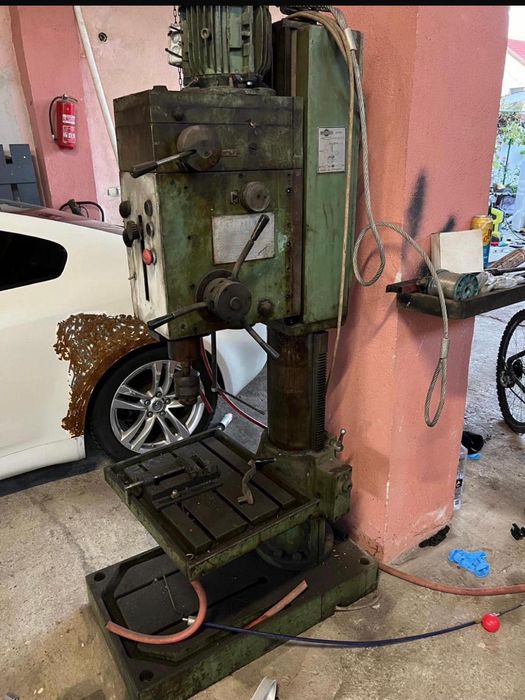 Mașină de găurit cu coloană