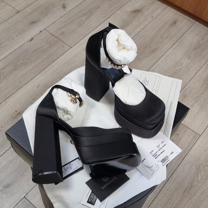 Amanet F28: Pantofi platforma Versace Aevitas marime 40