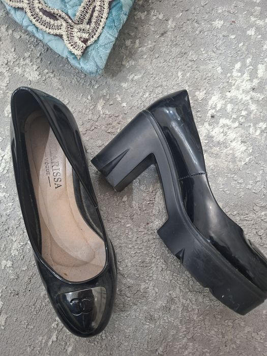 Продам обувь  36-37размер дешево