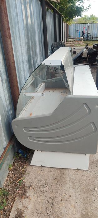 Продам витринный холодильник