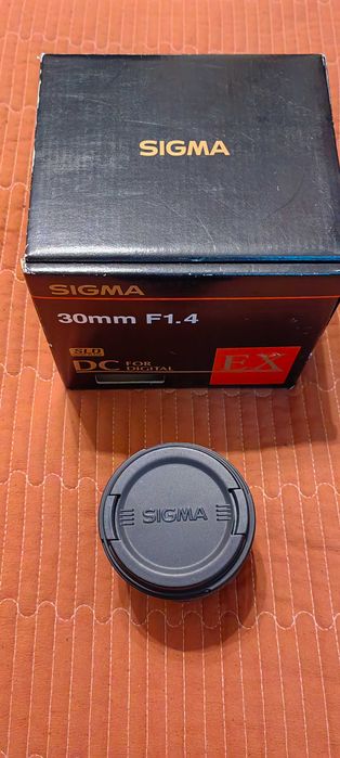 Объектив Sigma DC 30mm f1,4