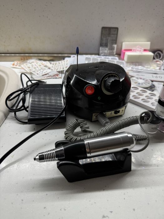 Продавам комплект за маникюр