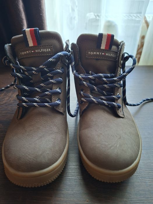 Ghete tommy hilfiger noi fara eticheta,marimea 33