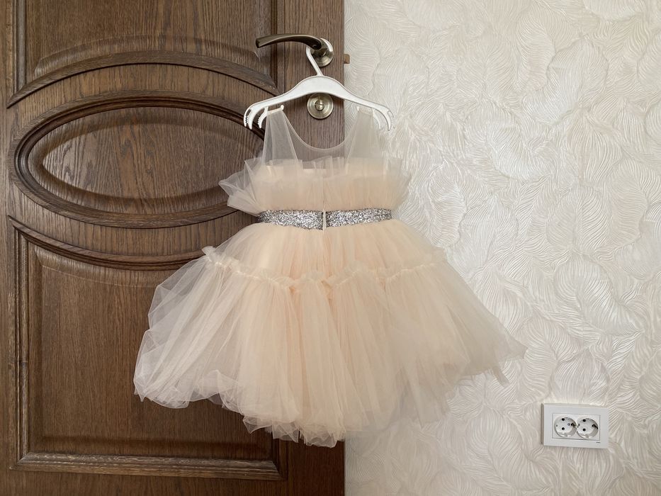 Нарядное платье на девочку 3-5 лет