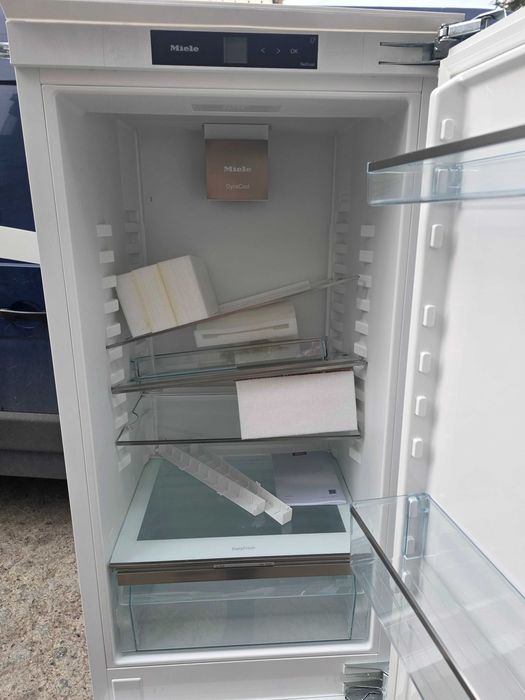 Хладилник за вграждане с фризер Miele kfn 7734 d