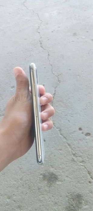 Iphone x srochna sotiladi