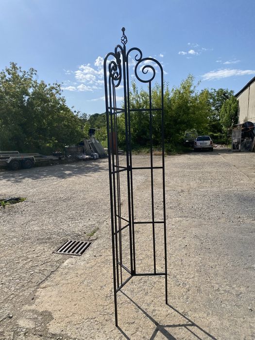 Обелиск за цветя