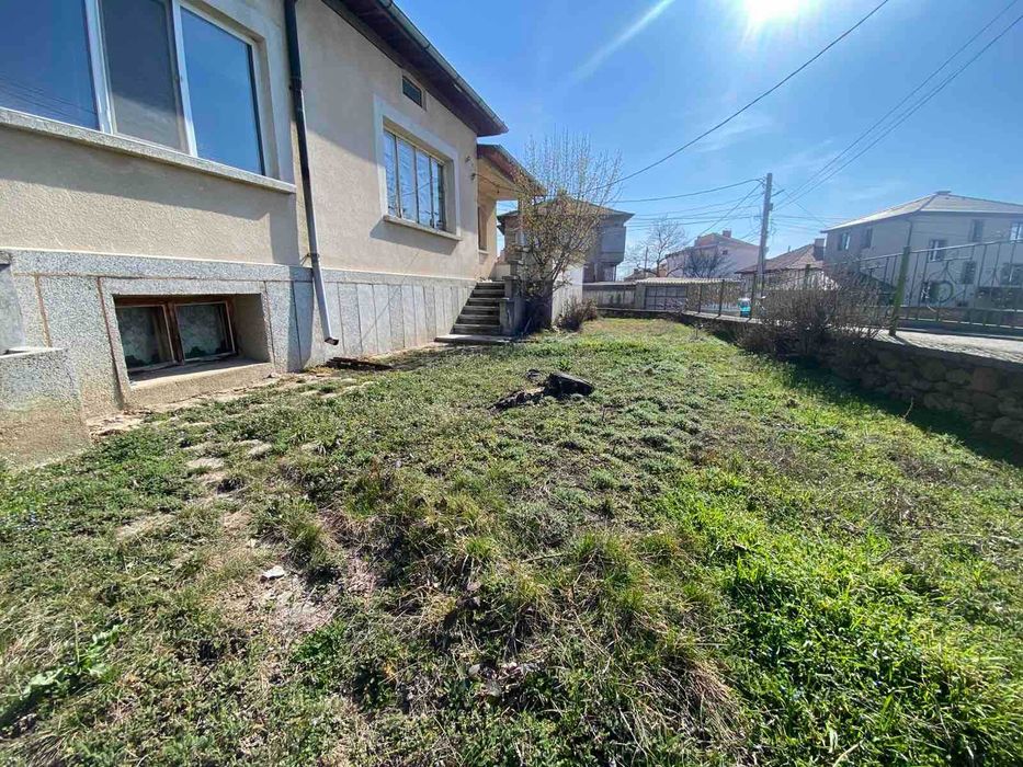 КЪЩА с РЗП 140 кв.м., двор 500 кв.м., град Сопот