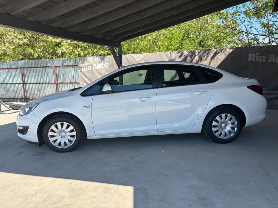 Opel Astra Impecabila ~ TVA 21% - Sedan Benzina 140 CP ~ Cutie manuala