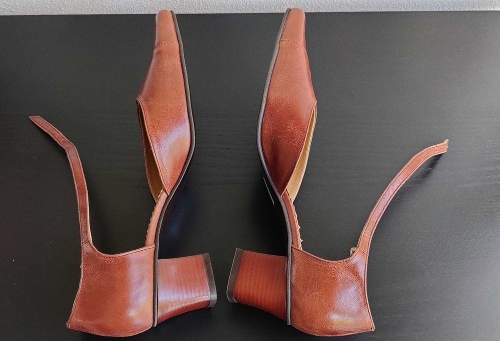 vand pantofi piele naturala interior + exterior  numarul 39,5 - 40 cu toc 5 cm, eleganti, NOI
