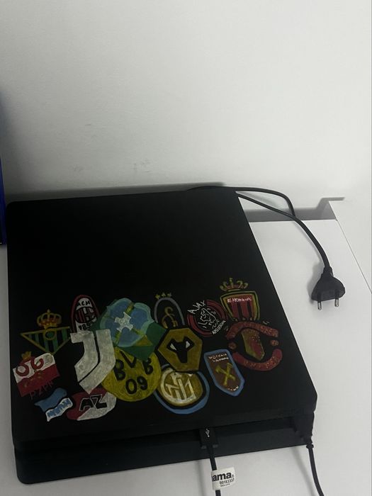 playstation 4 2 controalere+ 2 incarcatoare