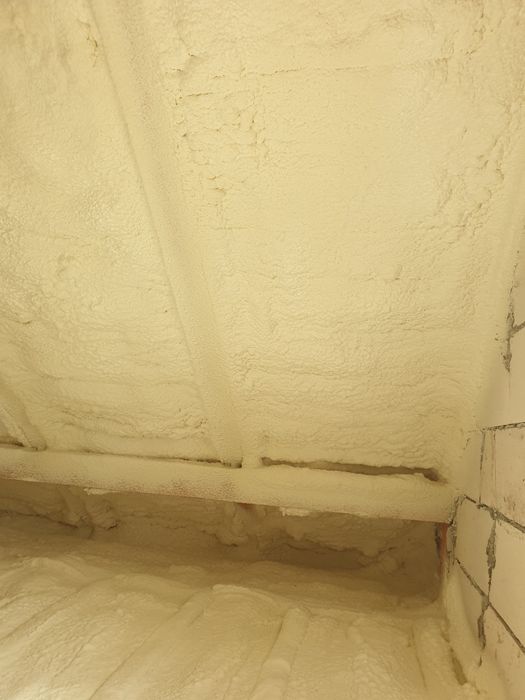 Izolatii cu spuma poliuretanica 30lei m2