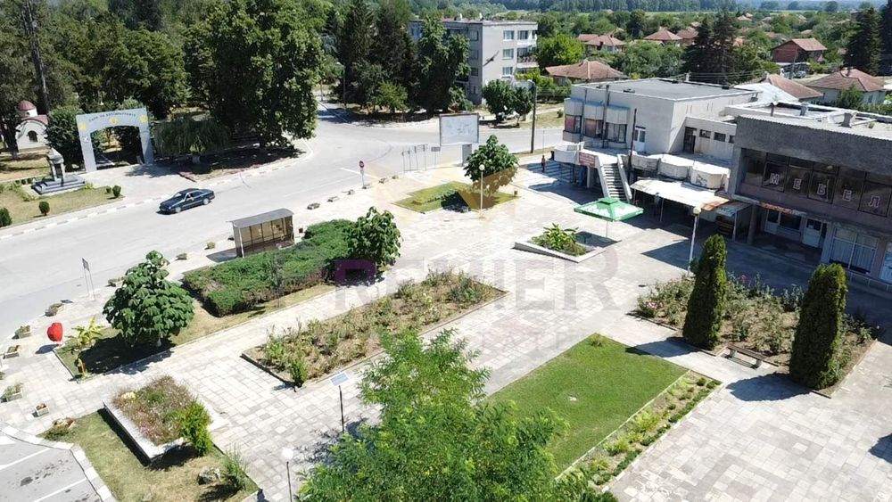 Продава се Магазин в с. Гроздьово, Област Варна - 985 кв.м за 102 €/кв.м - Снимка #3