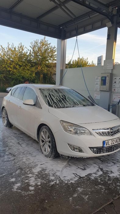 Opel asta j 1.7 2010