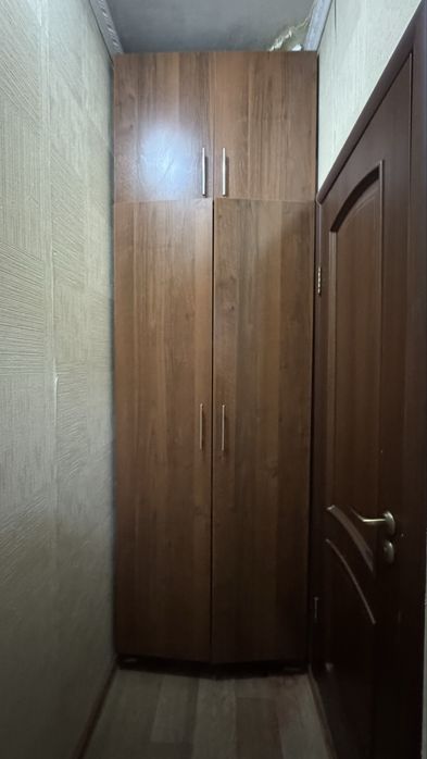 шкаф высокий.