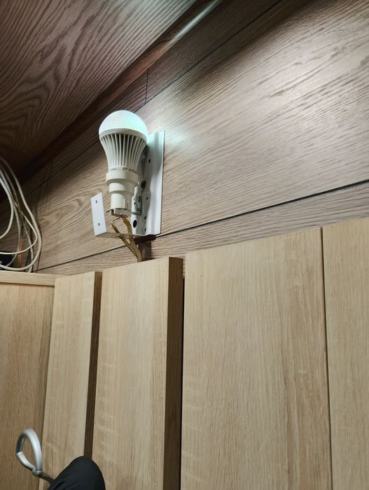 Стенен плафон с различни светлини