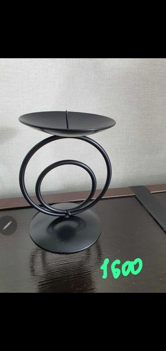 Подсвечники металлические.