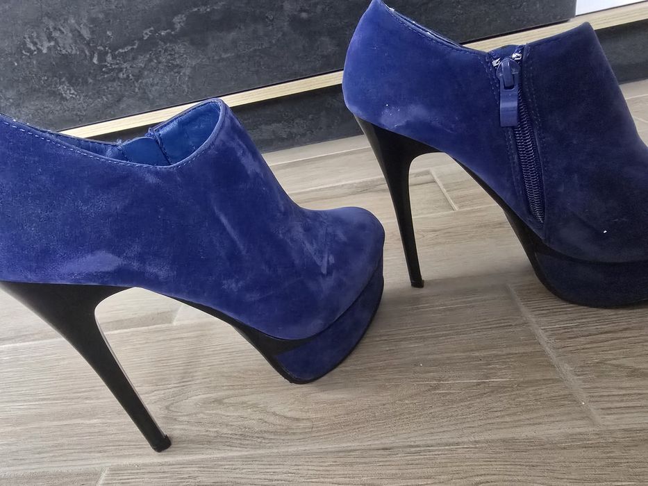 Обувки на висок ток