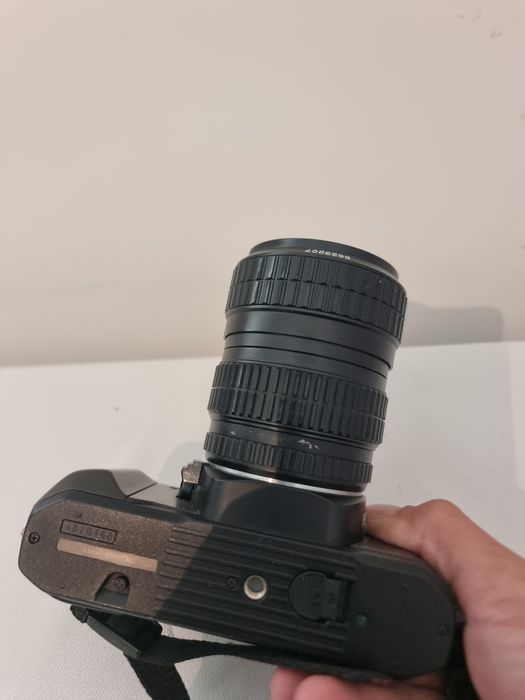 Pentax P30N cu obiectiv Pentax-A 28-80mm