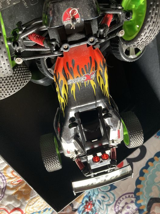 Doua masinute RC cu telecomanda 2.4 ghz UGO Scorpio 1153 drift 30 cm