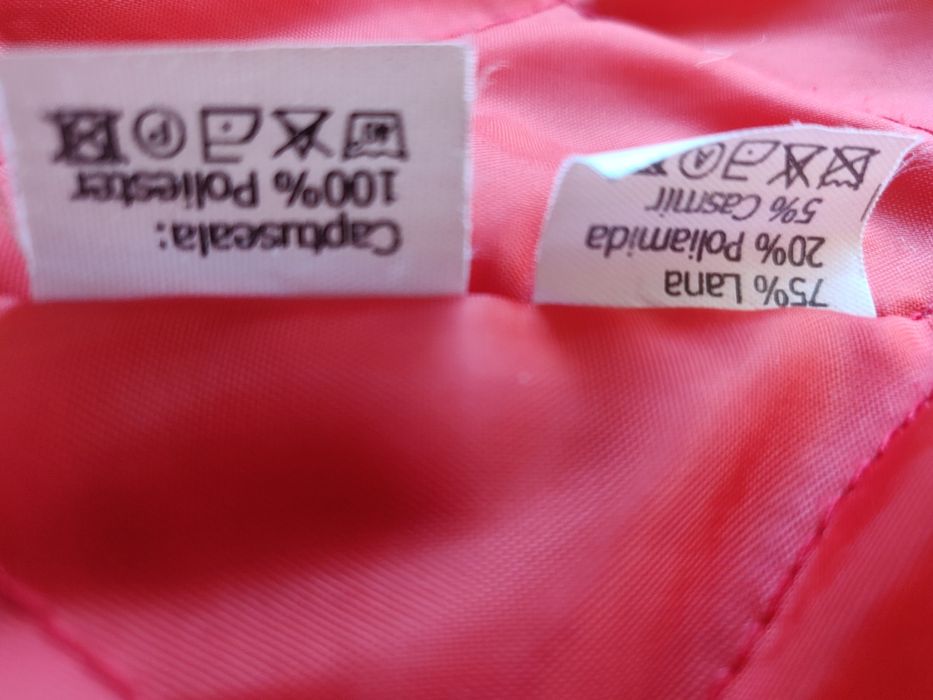 Scurtă roșie lână cu glugă marimea 42