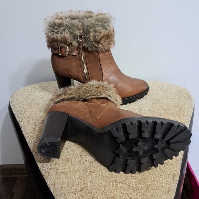 Vând botine femei Caprice, piele naturala