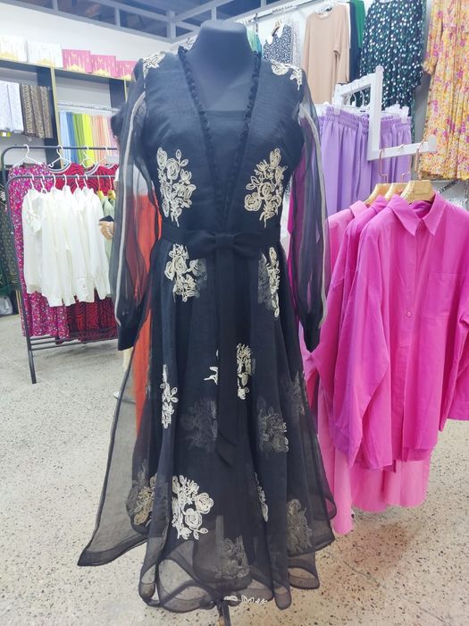 Продаю 2 новые платье