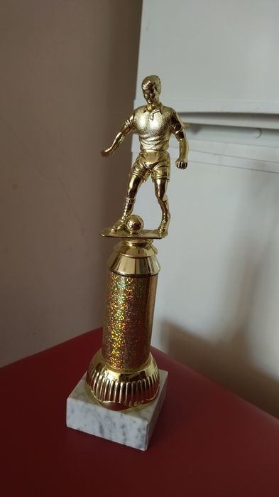 За  футболни запалянковци и др