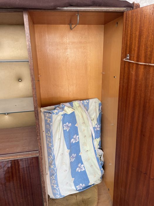 Продается винтажный шкаф-сервант(Германия)