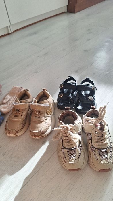 Продам детскую обувь