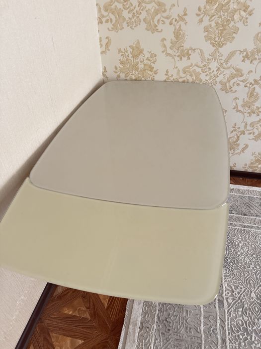 Кухонный стеклянный стол