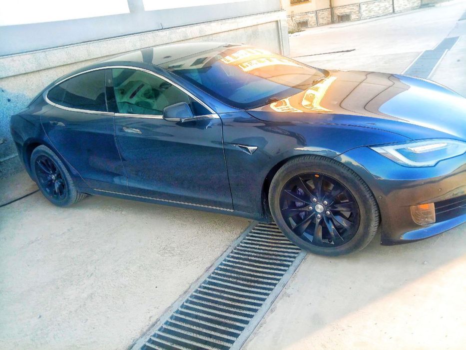 Tesla model S sotiladi