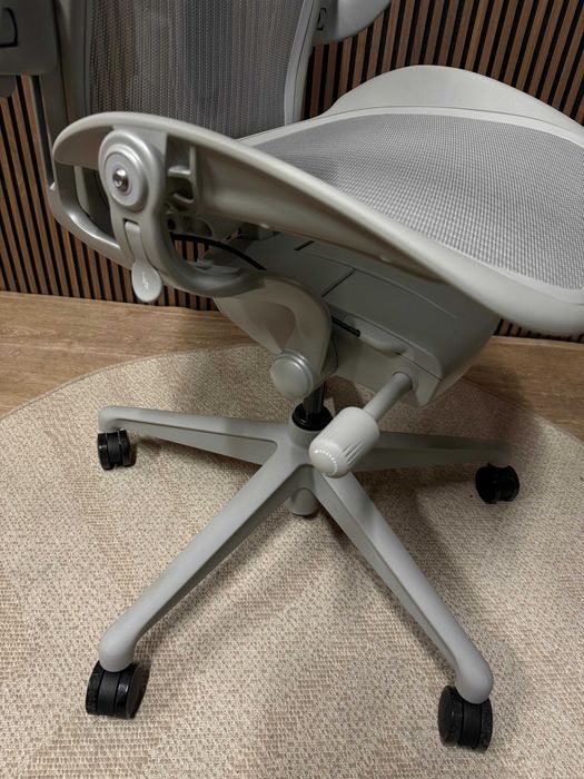 Refurbished Herman Miller Aeron Remastered Mineral