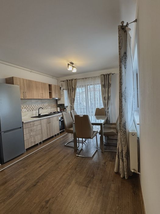 Închiriez apartament