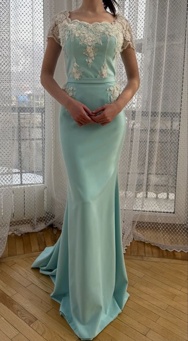 Элегантное вечернее платье.