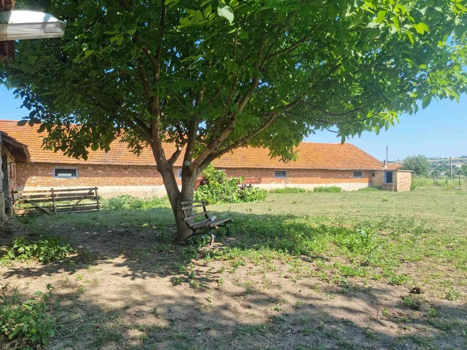 Продава се Промишлена сграда в с. Гецово, Област Разград - 1200 кв.м за 170 €/кв.м - Снимка #1